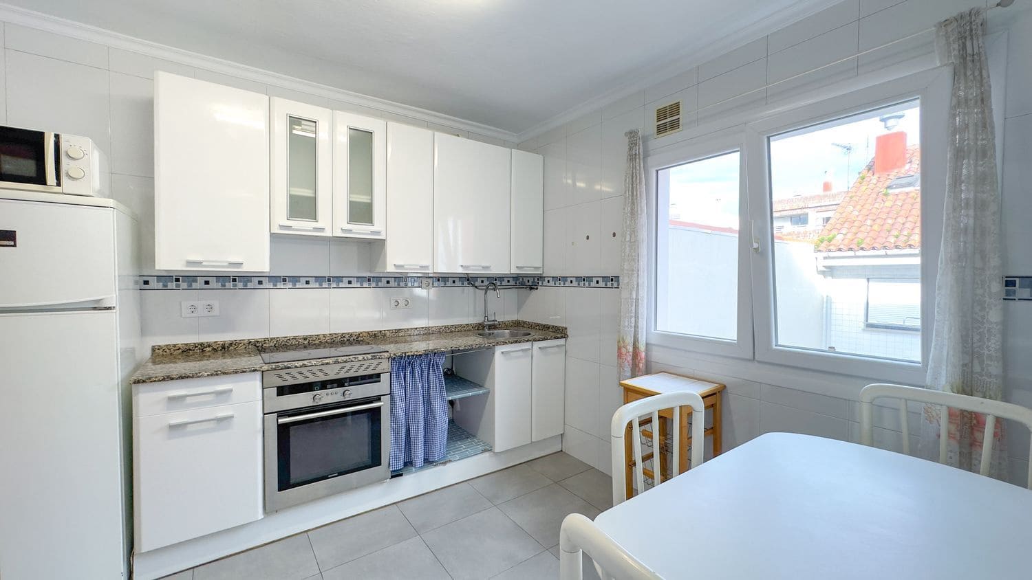 Apartamento de 2 habitaciones en Gijón en alquiler con garaje - 750 € (Ref: 9395612)