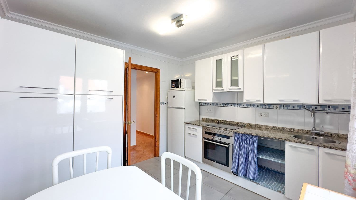 Apartamento de 2 habitaciones en Gijón en alquiler con garaje - 750 € (Ref: 9395612)