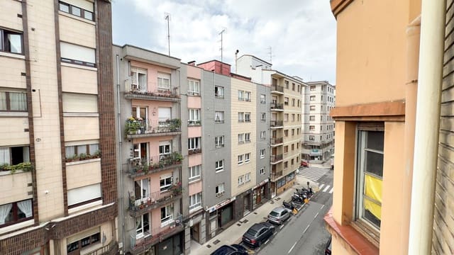 2 bedroom Apartment for rent in Centro Urbano, Gijón with garage - € 750 (Ref: 9395612)