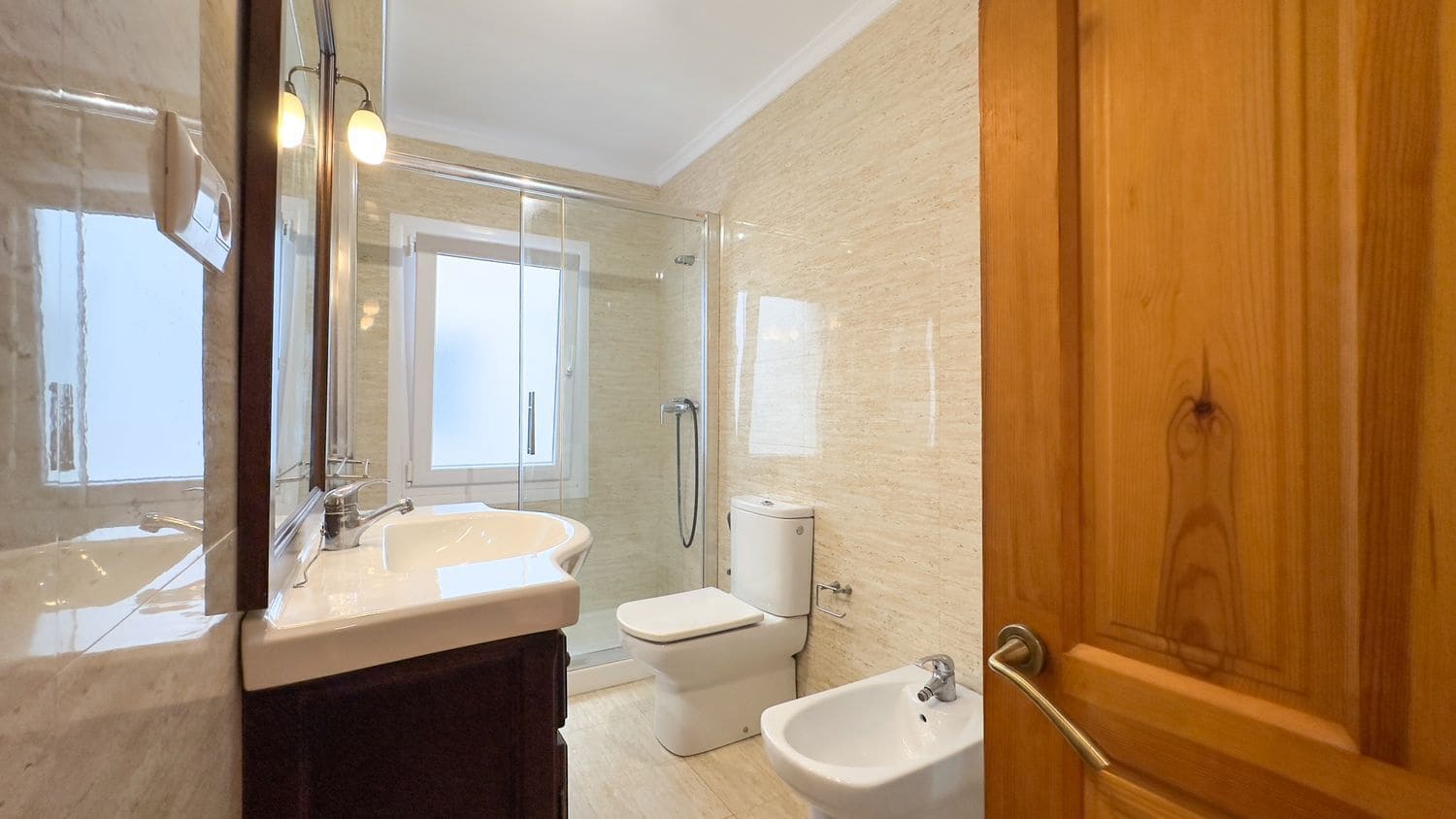 Apartamento de 2 habitaciones en Gijón en alquiler con garaje - 750 € (Ref: 9395612)