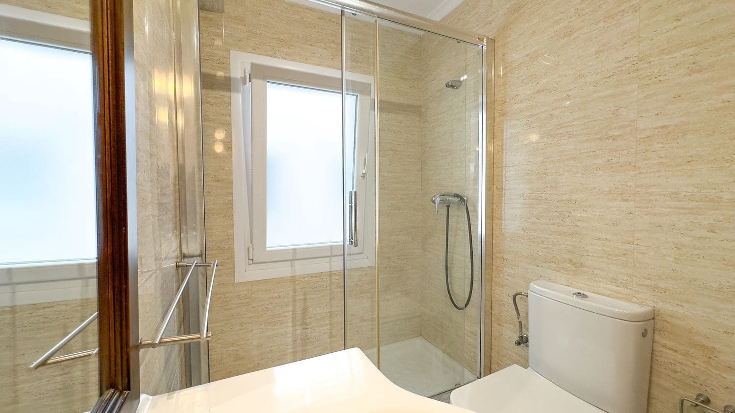 Apartamento de 2 habitaciones en Gijón en alquiler con garaje - 750 € (Ref: 9395612)