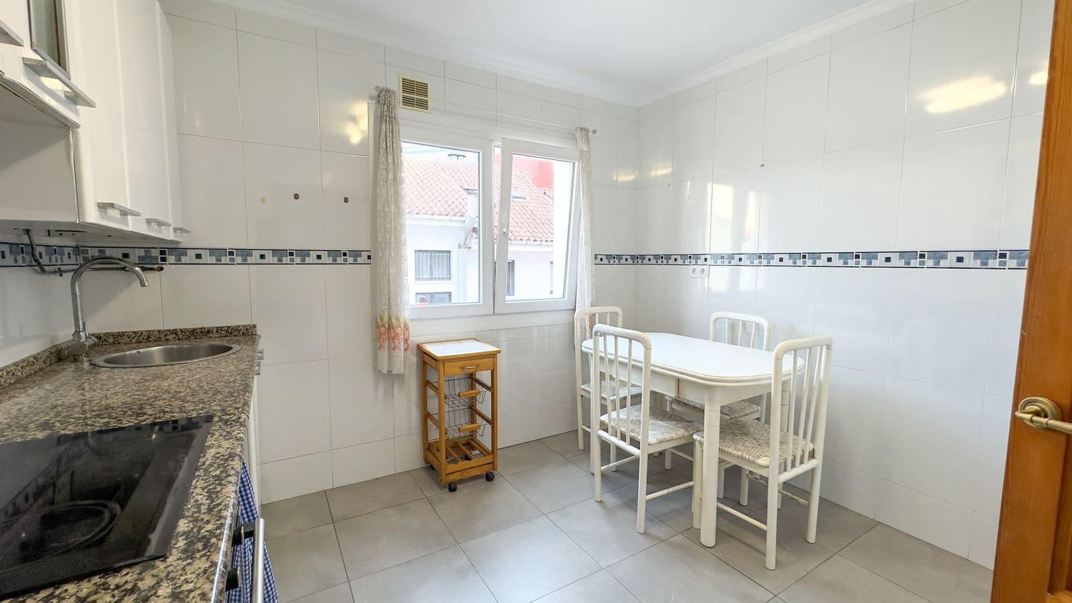 Apartamento de 2 habitaciones en Gijón en alquiler con garaje - 750 € (Ref: 9395612)