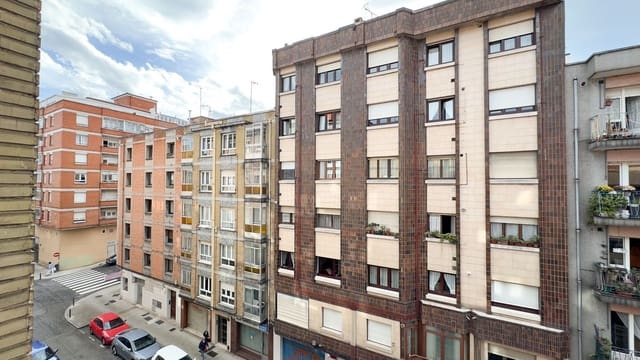 2 bedroom Apartment for rent in Centro Urbano, Gijón with garage - € 750 (Ref: 9395612)