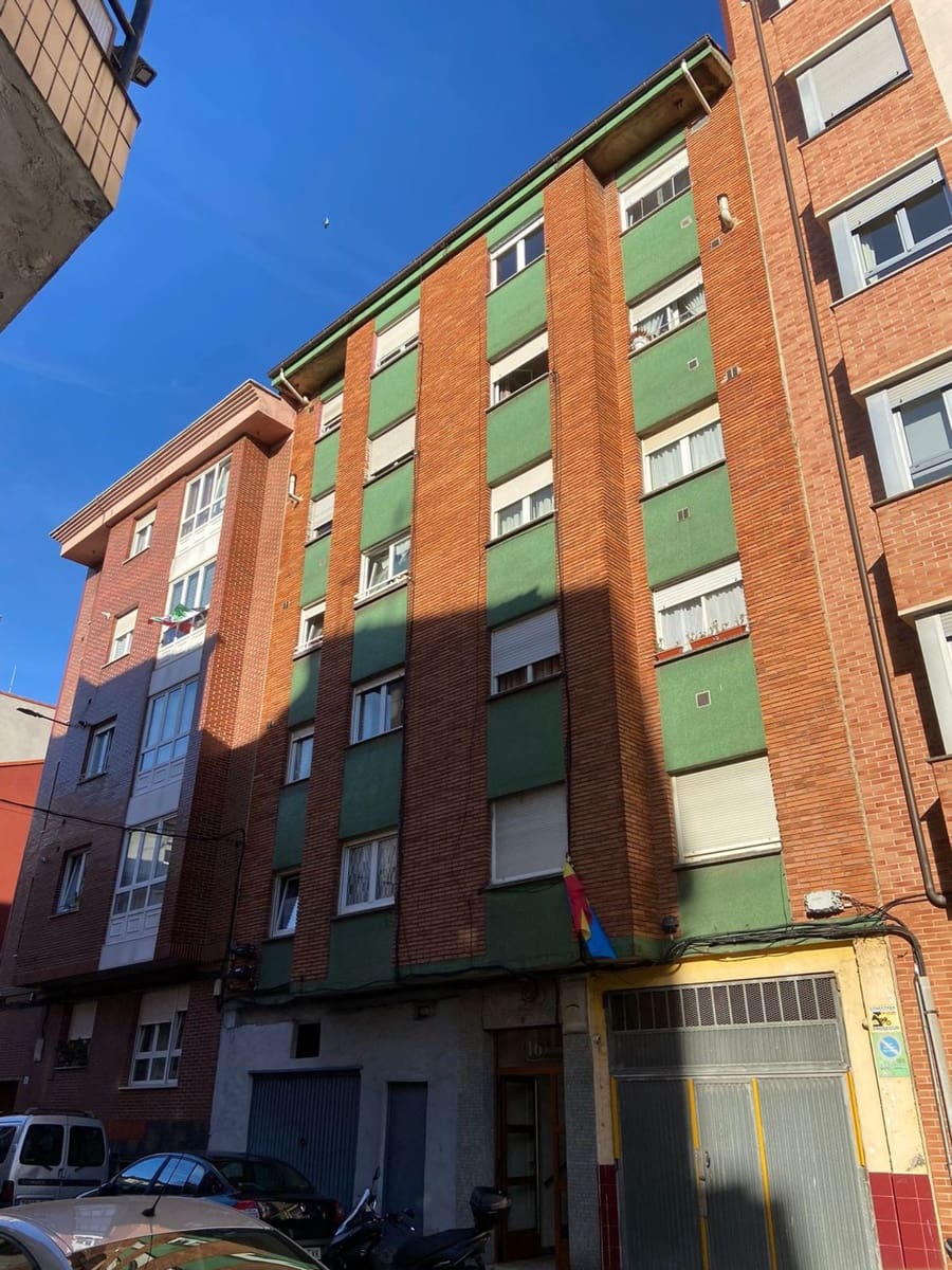 3 soveværelse Lejlighed til salg i Gijon med garage - € 159.000 (Ref: 9395613)