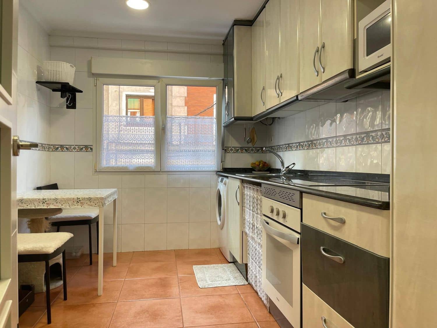 3 soveværelse Lejlighed til salg i Gijon med garage - € 159.000 (Ref: 9395613)