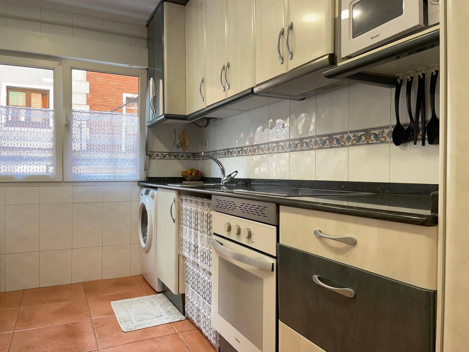 3 soveværelse Lejlighed til salg i Gijon med garage - € 159.000 (Ref: 9395613)