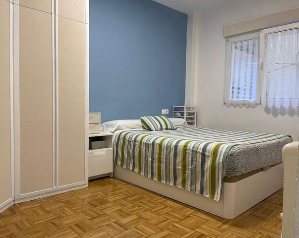 3 soveværelse Lejlighed til salg i Centro Urbano, Gijón med garage - € 159.000 (Ref: 9395613)