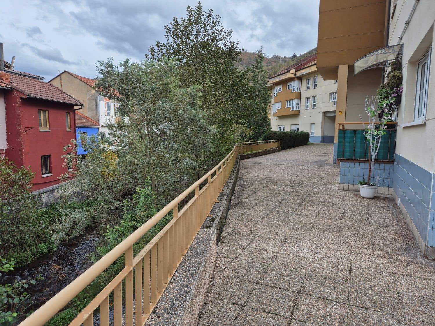 3 soveværelse Lejlighed til salg i Mieres med garage - € 129.000 (Ref: 9395615)
