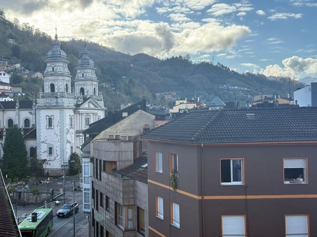 3 soverom Leilighet til salgs i Mieres med garasje - € 156 000 (Ref: 9400437)