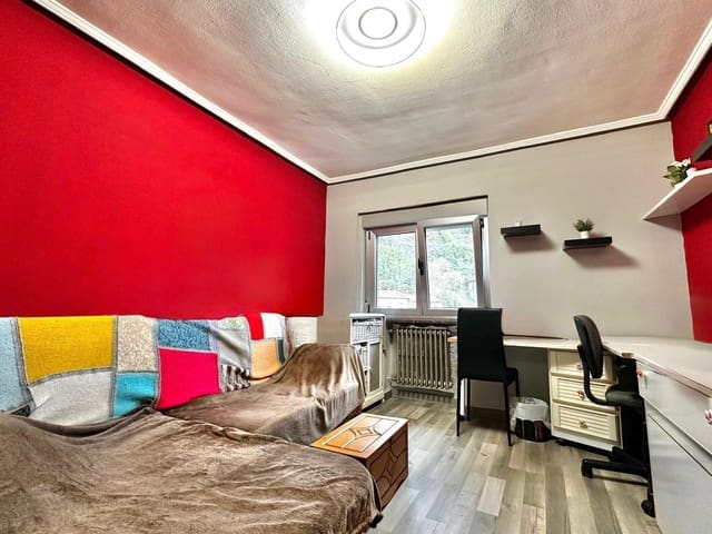 3 soverom Leilighet til salgs i Mieres med garasje - € 156 000 (Ref: 9400437)