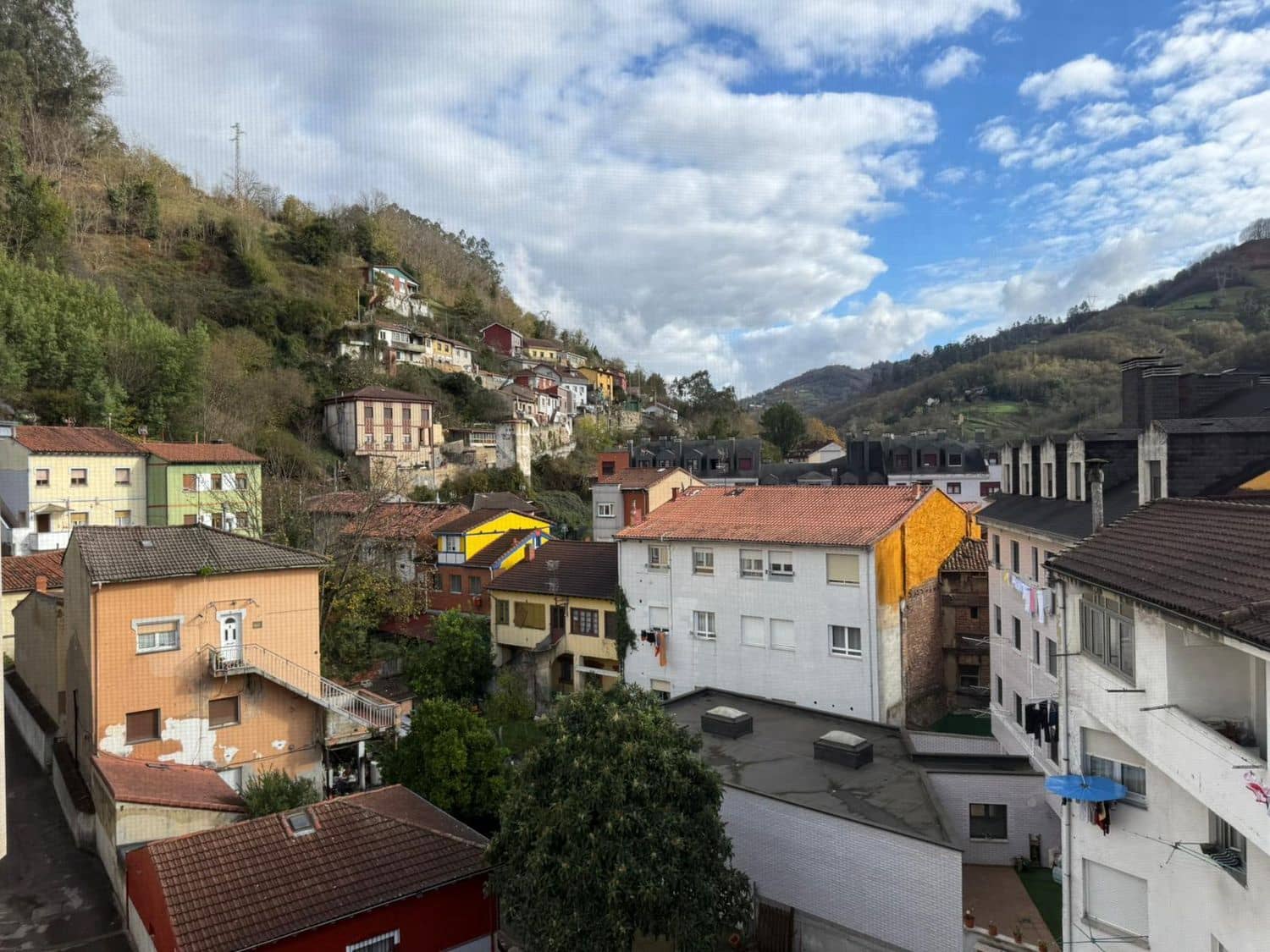 3 soverom Leilighet til salgs i Mieres med garasje - € 149 000 (Ref: 9400437)