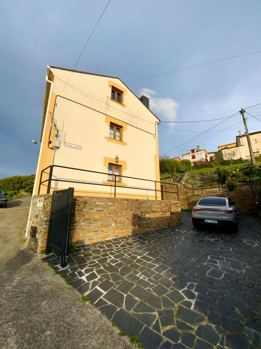 3 soveværelse Villa til salg i Coana med garage - € 345.000 (Ref: 9402953)