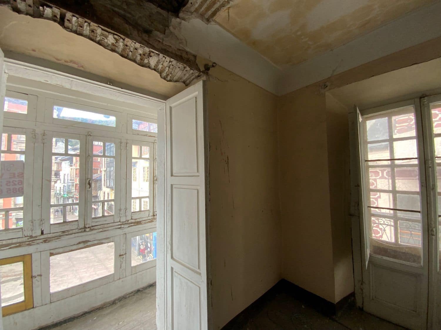 Commercial for sale in Luarca - € 350,000 (Ref: 9402954)