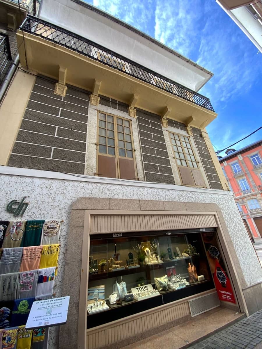 Commercial for sale in Luarca - € 350,000 (Ref: 9402954)
