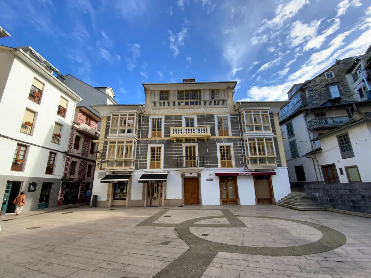 Commercial for sale in Luarca - € 350,000 (Ref: 9402954)