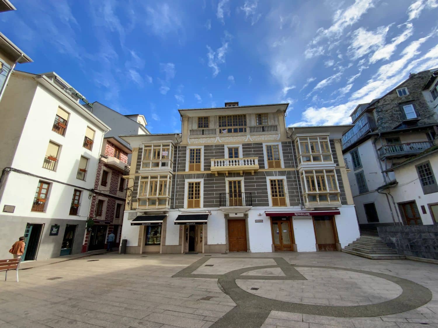 Commercial for sale in Luarca - € 350,000 (Ref: 9402954)