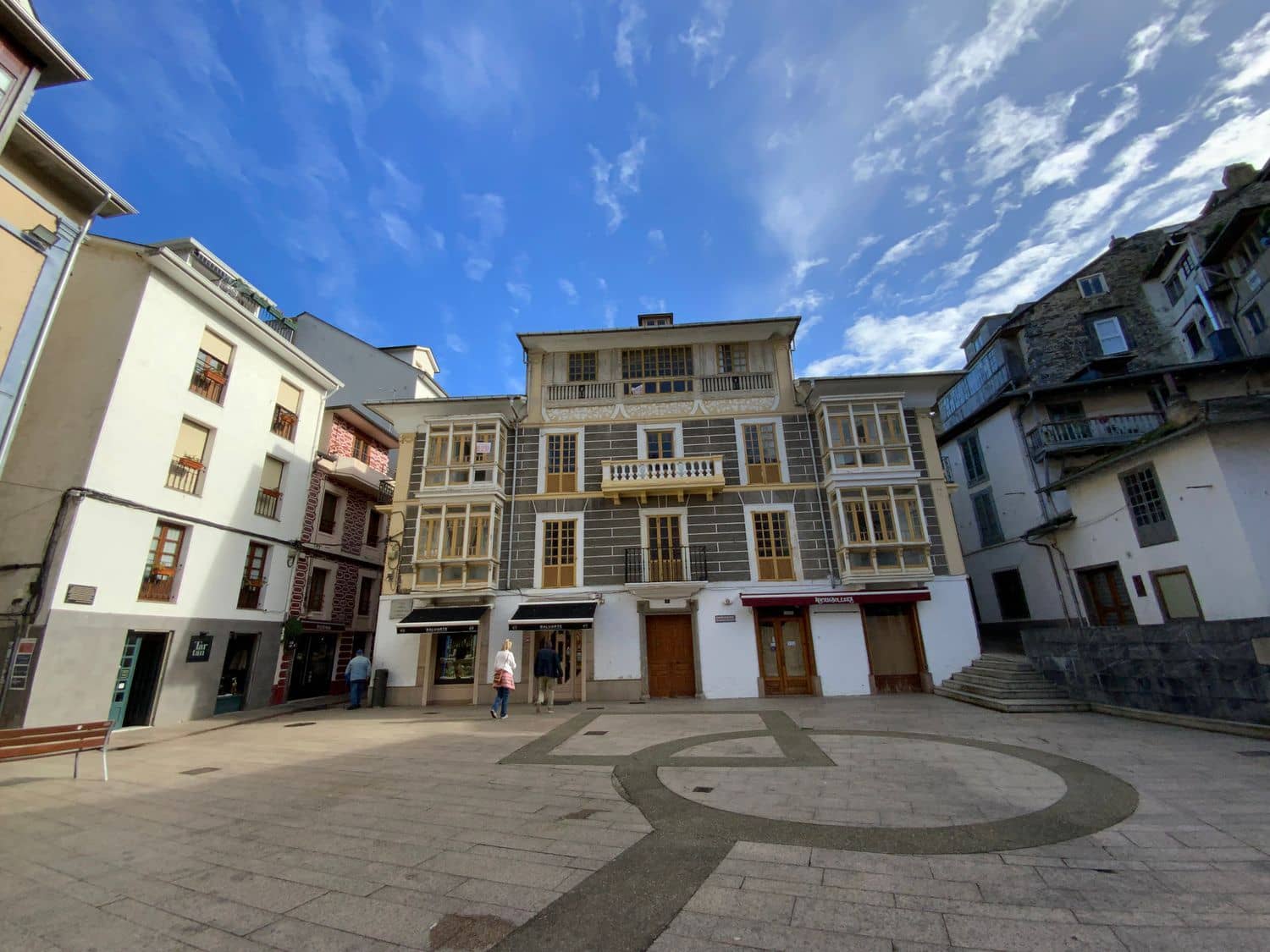 Commercial for sale in Luarca - € 350,000 (Ref: 9402954)