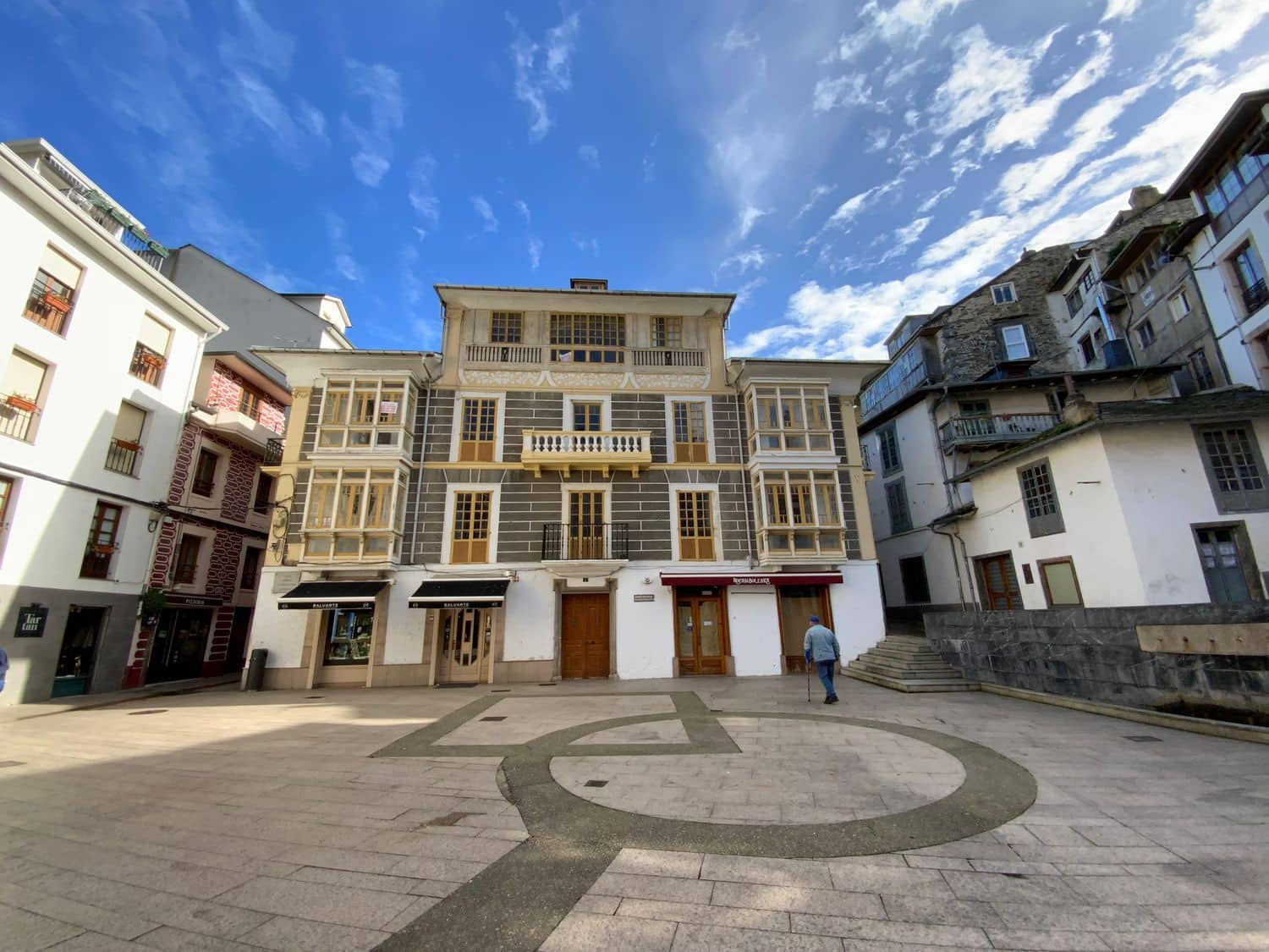 Commercial for sale in Luarca - € 350,000 (Ref: 9402954)