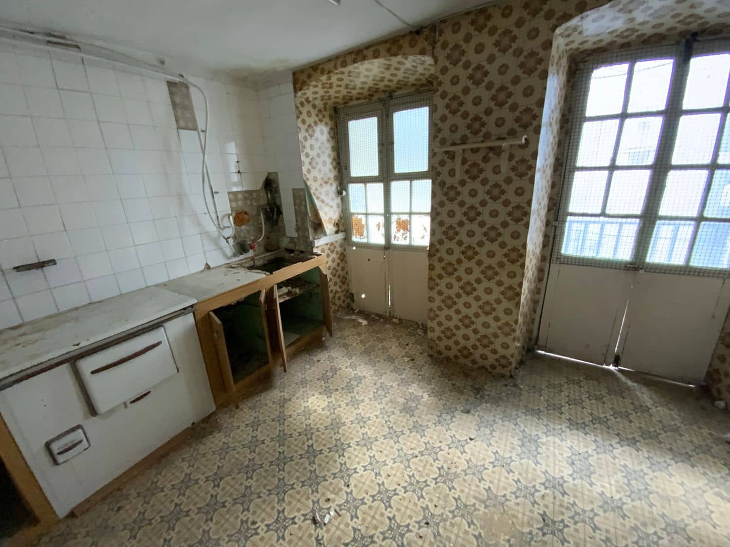 Commercial for sale in Luarca - € 350,000 (Ref: 9402954)