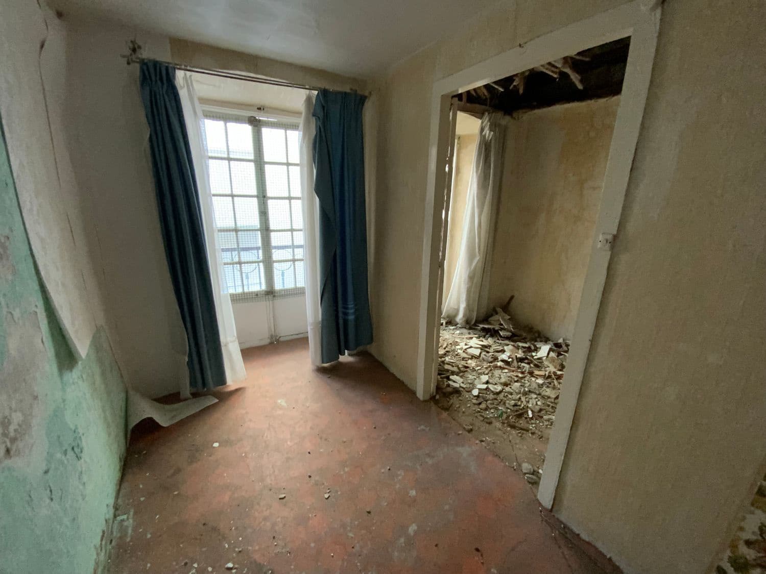 Commercial for sale in Luarca - € 350,000 (Ref: 9402954)