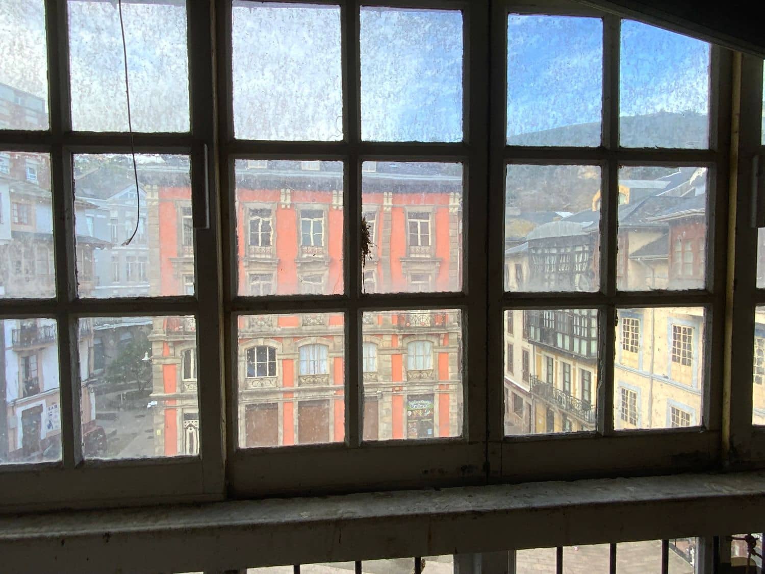 Commercial for sale in Luarca - € 350,000 (Ref: 9402954)