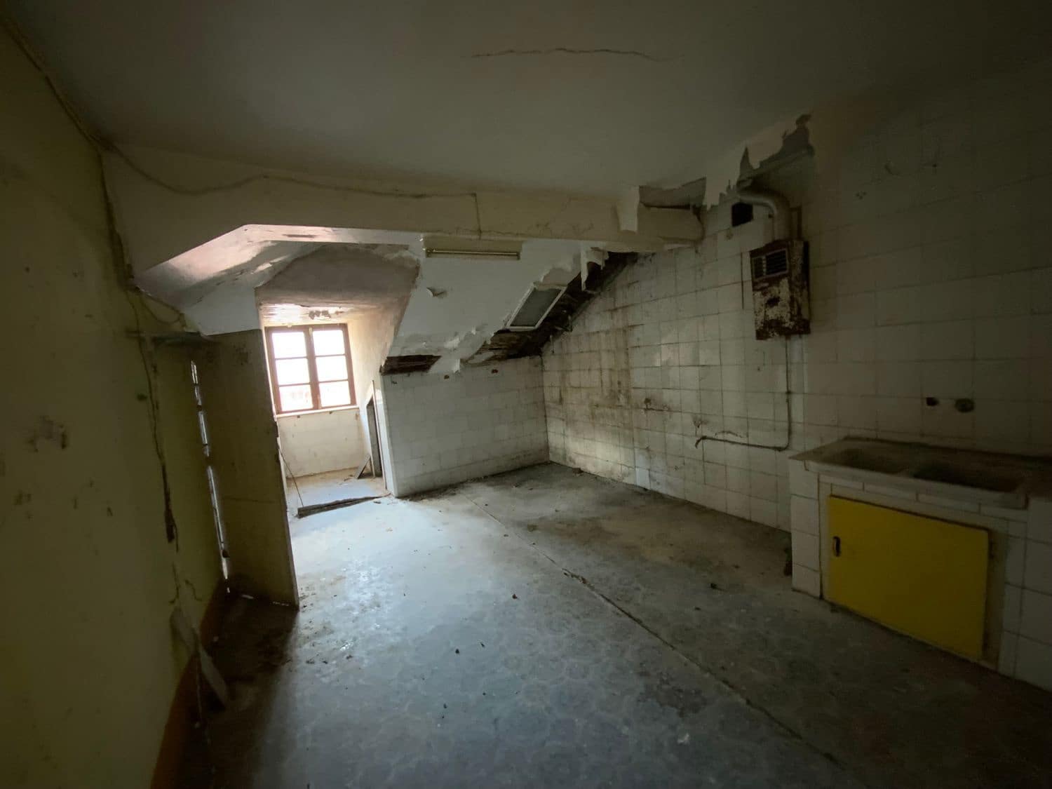 Commercial for sale in Luarca - € 350,000 (Ref: 9402954)