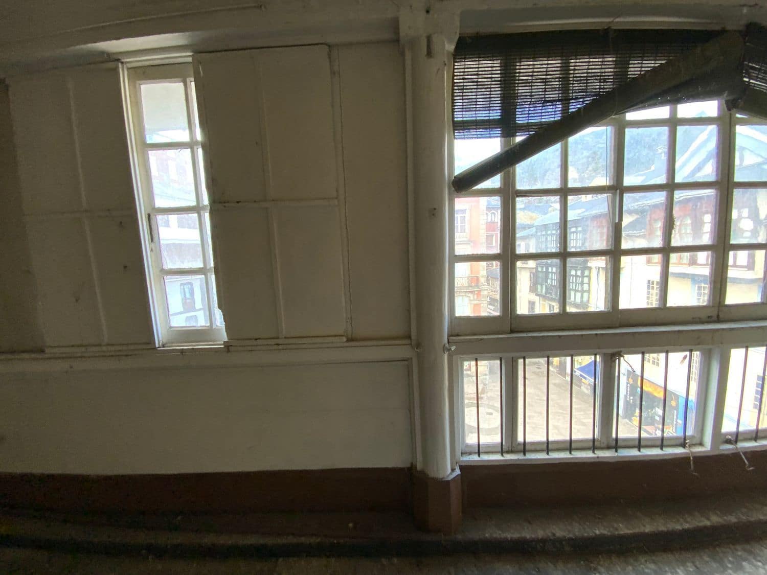 Commercial for sale in Luarca - € 350,000 (Ref: 9402954)