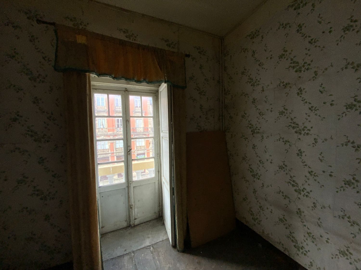 Commercial for sale in Luarca - € 350,000 (Ref: 9402954)