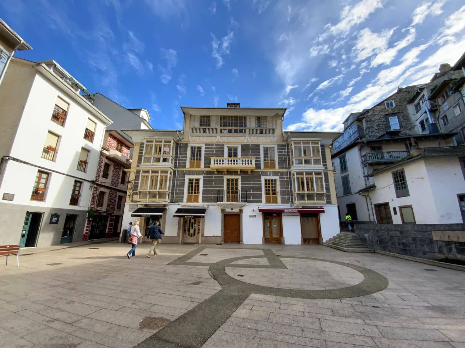 Commercial for sale in Luarca - € 350,000 (Ref: 9402954)
