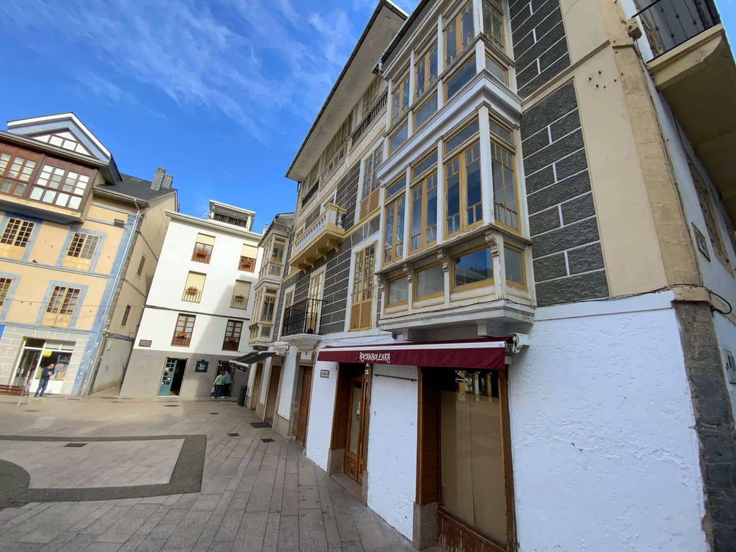 Commercial for sale in Luarca - € 350,000 (Ref: 9402954)
