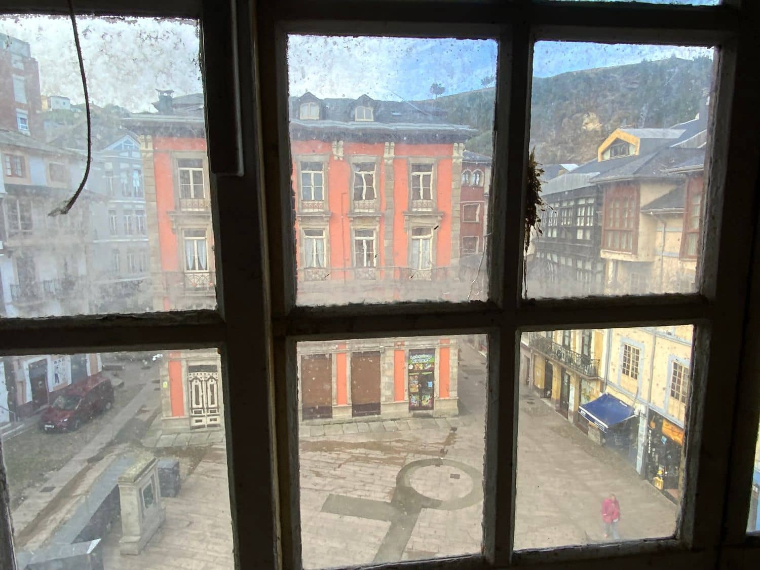 Commercial for sale in Luarca - € 350,000 (Ref: 9402954)