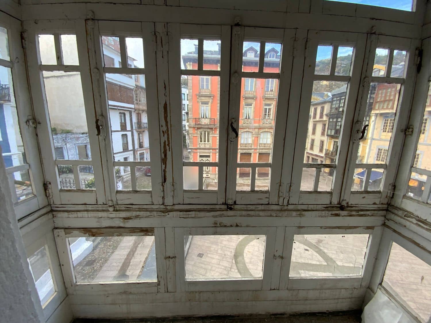 Commercial for sale in Luarca - € 350,000 (Ref: 9402954)