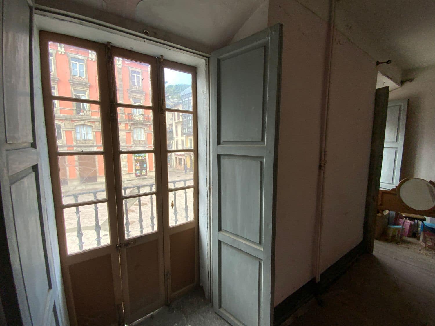 Commercial for sale in Luarca - € 350,000 (Ref: 9402954)