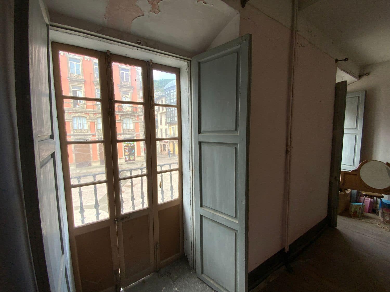 Commercial for sale in Luarca - € 350,000 (Ref: 9402954)