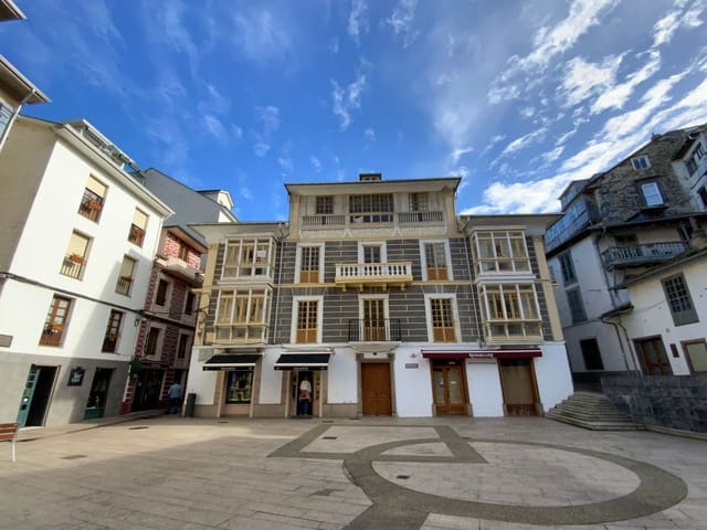 Commercieel te koop in Luarca, Valdés - € 350.000 (Ref: 9402954)