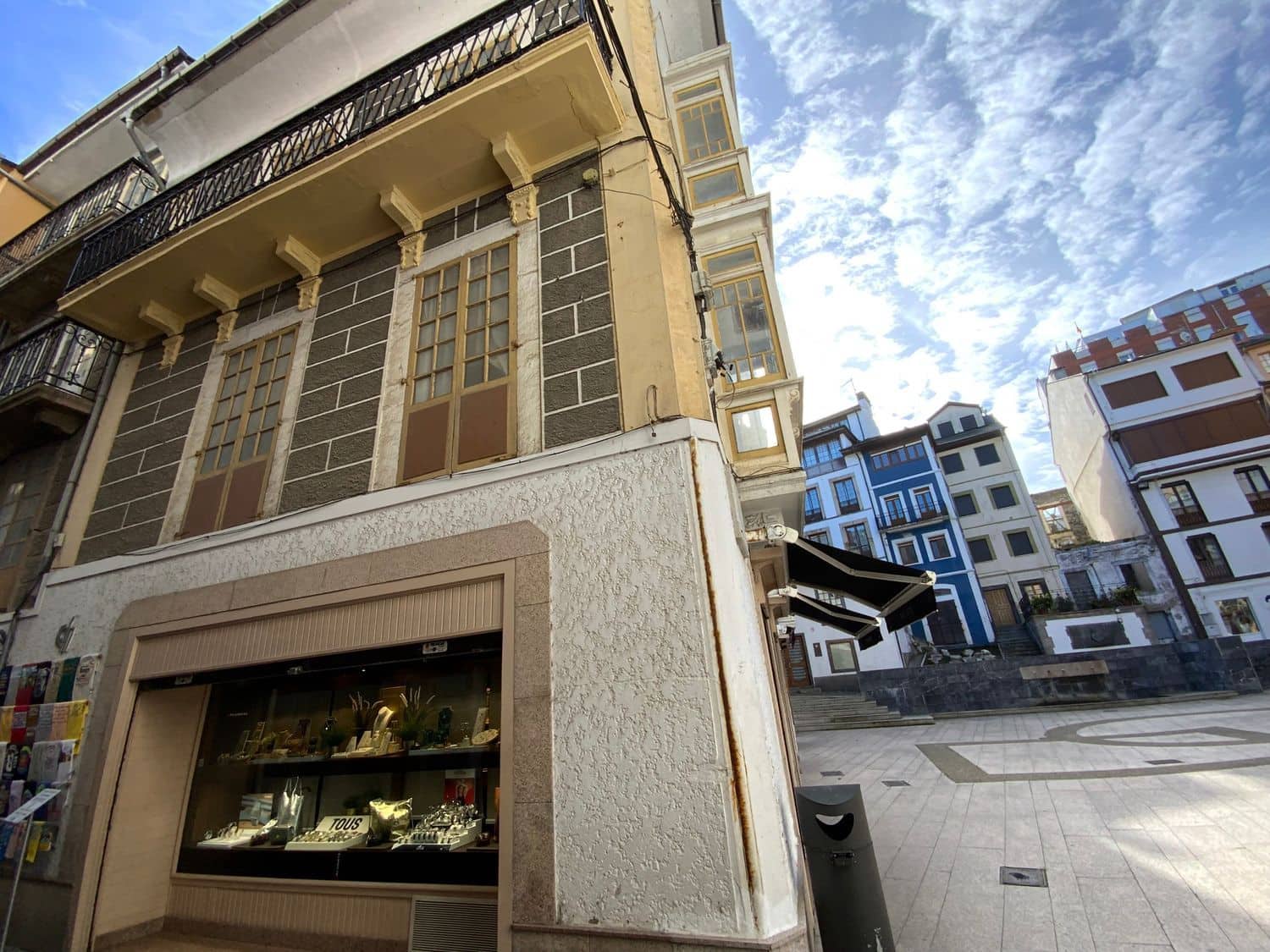 Commercial for sale in Luarca - € 350,000 (Ref: 9402954)