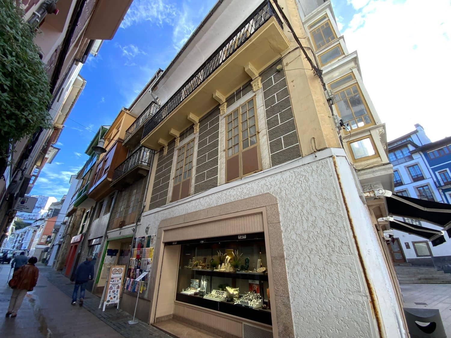 Commercial for sale in Luarca - € 350,000 (Ref: 9402954)