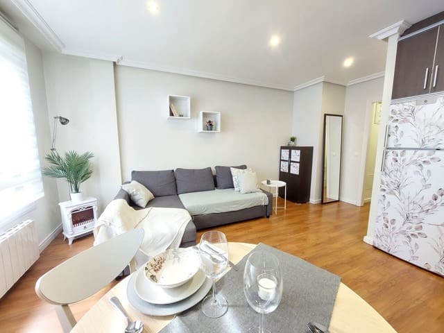 1 bedroom Apartment for rent in Centro Urbano, Gijón with garage - € 680 (Ref: 9406270)