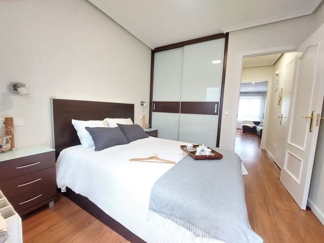 1 bedroom Apartment for rent in Centro Urbano, Gijón with garage - € 680 (Ref: 9406270)