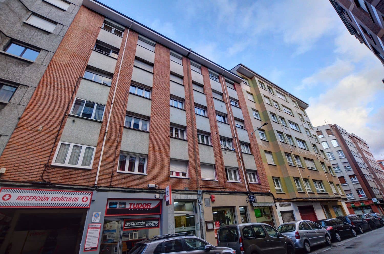 2 soveværelse Lejlighed til salg i Gijon med garage - € 129.500 (Ref: 9406271)