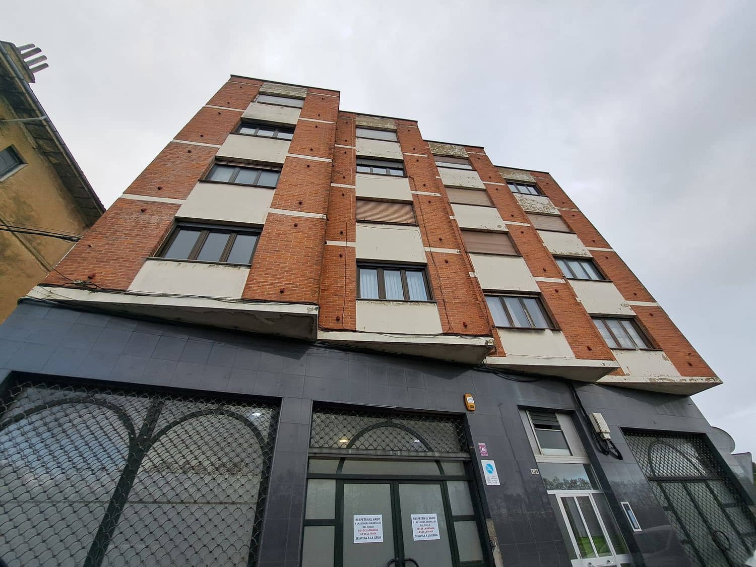 3 soveværelse Lejlighed til salg i Aviles med garage - € 37.000 (Ref: 9410624)