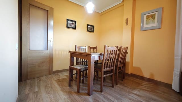 3 bedroom Apartment for rent in Centro Urbano, Gijón with garage - € 800 (Ref: 9415514)