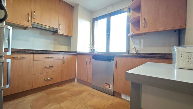 3 bedroom Apartment for rent in Centro Urbano, Gijón with garage - € 800 (Ref: 9415514)