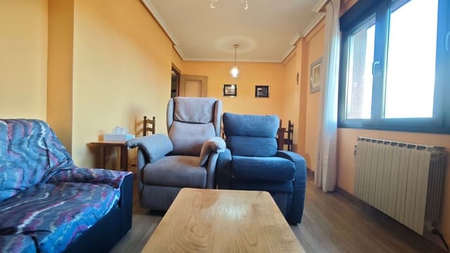 3 bedroom Apartment for rent in Centro Urbano, Gijón with garage - € 800 (Ref: 9415514)