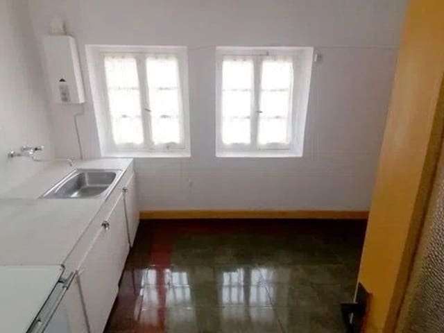 3 bedroom Apartment for rent in Luarca, Valdés with garage - € 575 (Ref: 9415515)