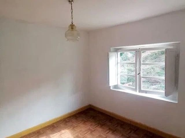 3 bedroom Apartment for rent in Luarca, Valdés with garage - € 575 (Ref: 9415515)