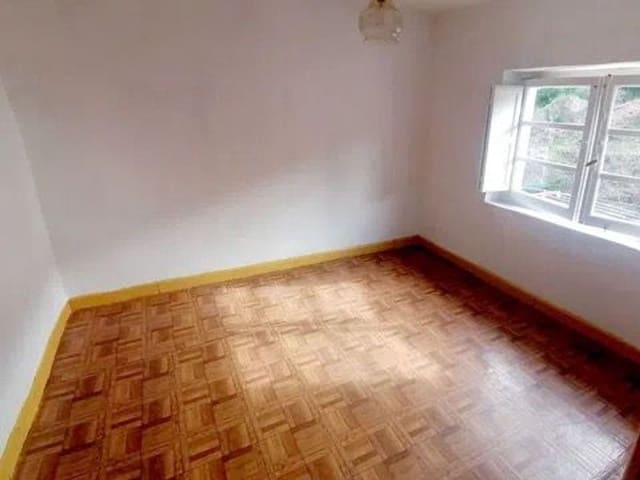 3 bedroom Apartment for rent in Luarca, Valdés with garage - € 575 (Ref: 9415515)