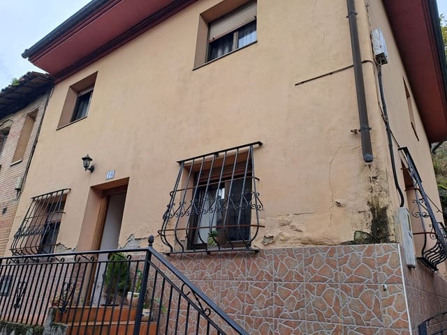3 bedroom Townhouse for sale in Langreo with garage - € 69,900 (Ref: 9415516)