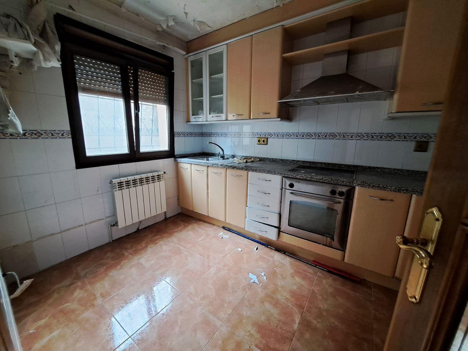 3 slaapkamer Huis te koop in Langreo met garage - € 69.900 (Ref: 9415516)