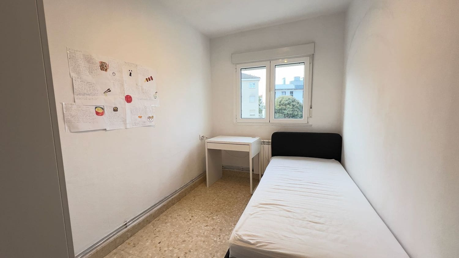 4 bedroom Apartment for sale in Aviles with garage - € 95,000 (Ref: 9419149)